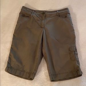 J. Jill Olive Colored Khaki Capris Size 8